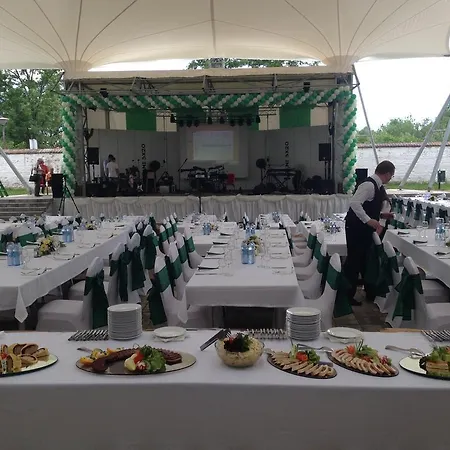 Egervari Varkastely Gasthuis 3*